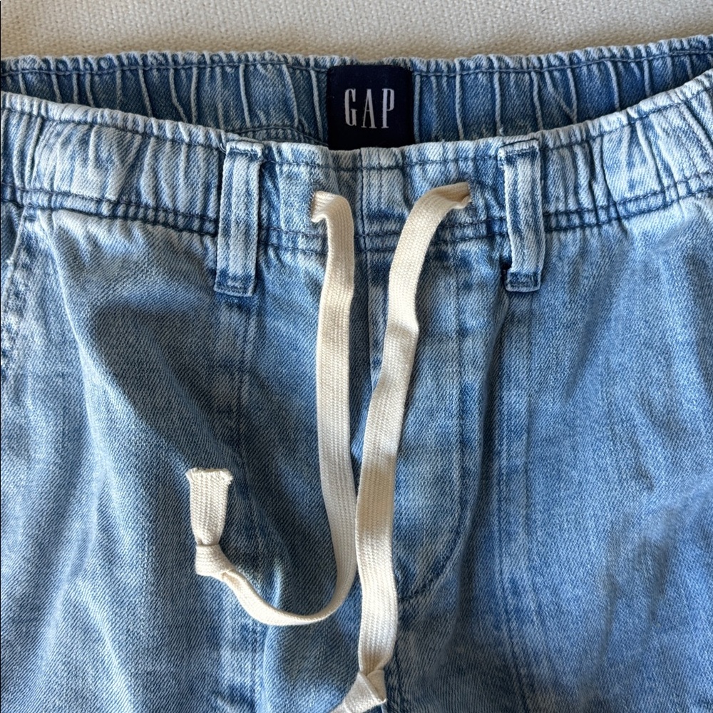 Super comfy Gap elastic waist jeans size S